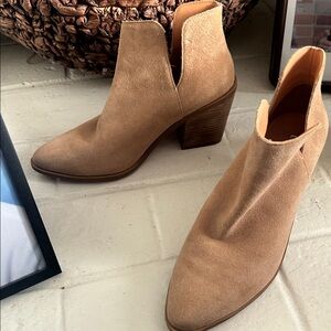 Lisa Vicky Tan Suede Ankle Boots